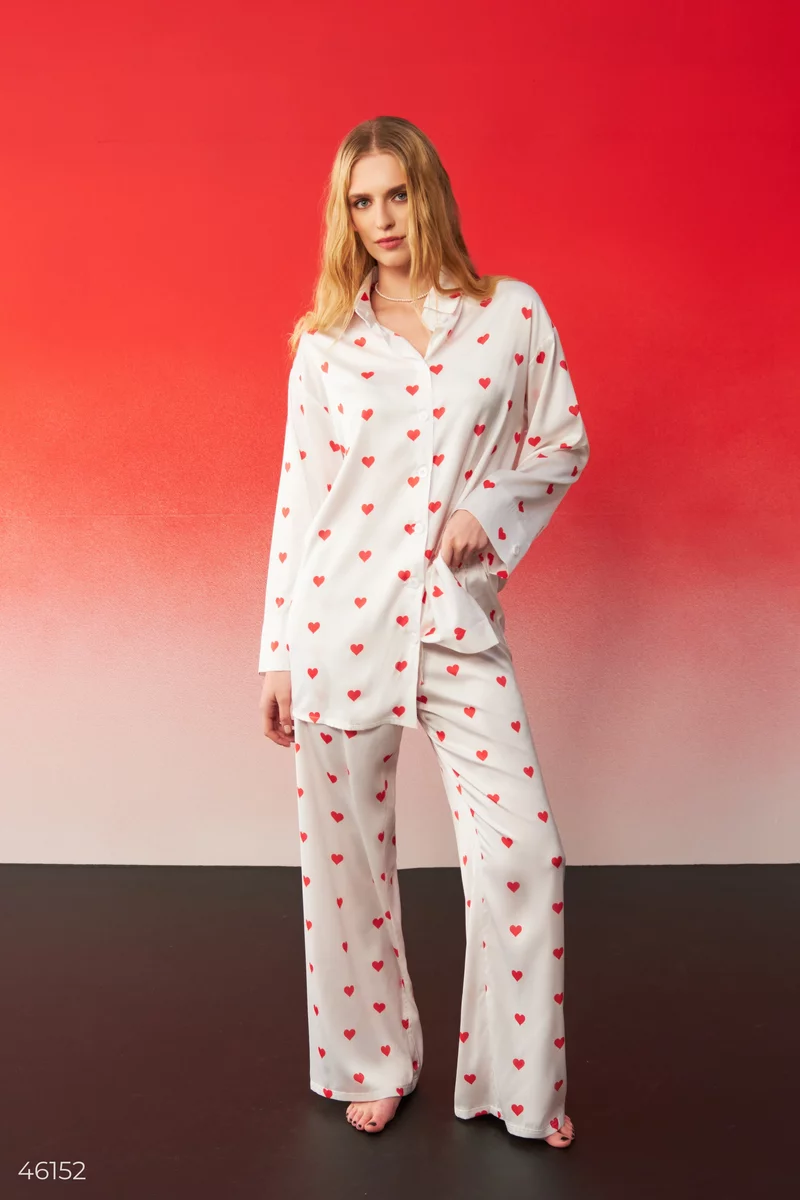 Silk pajamas with a heart print photo 3