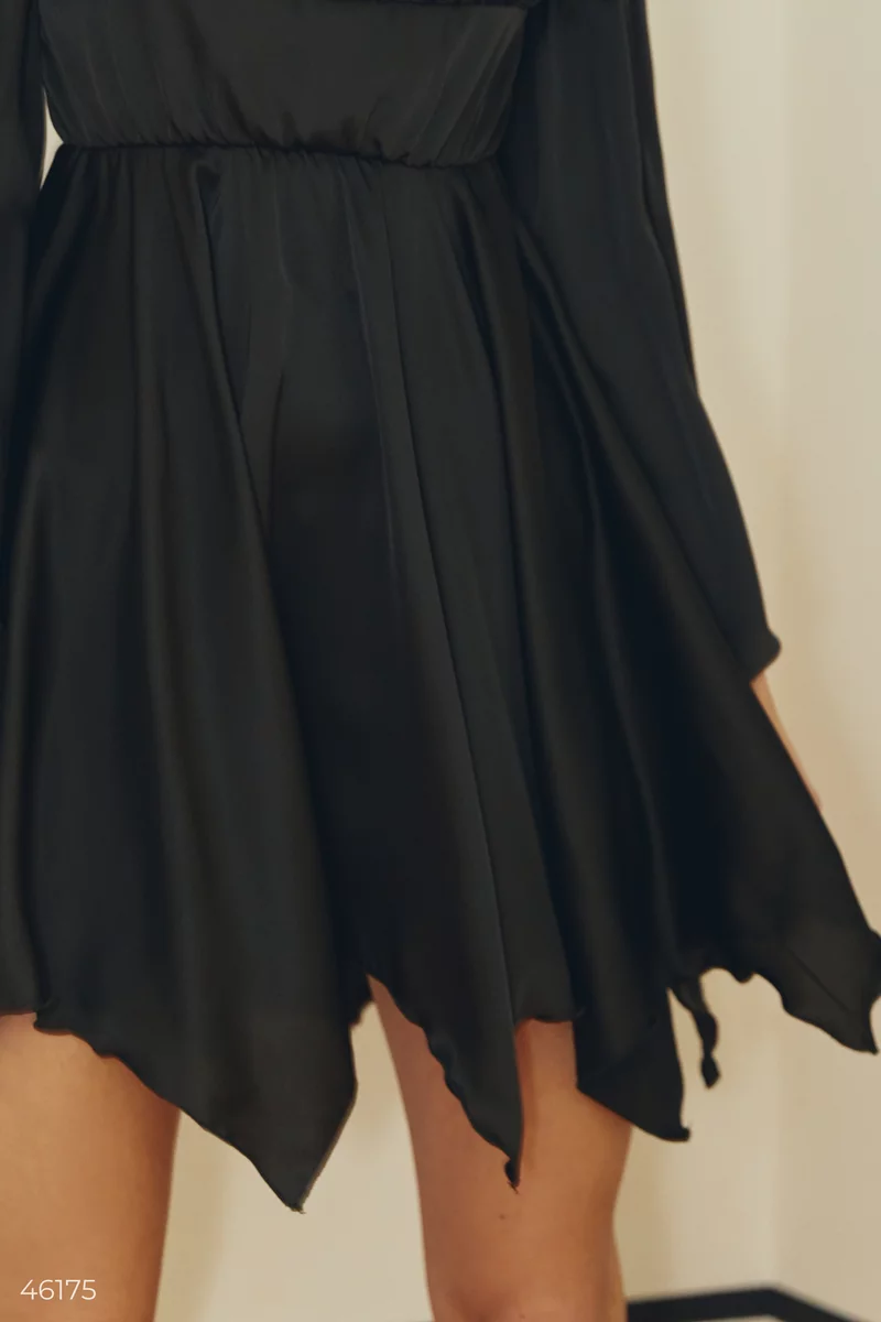 Черное платье мини с рукавами-воланами фотография 4
