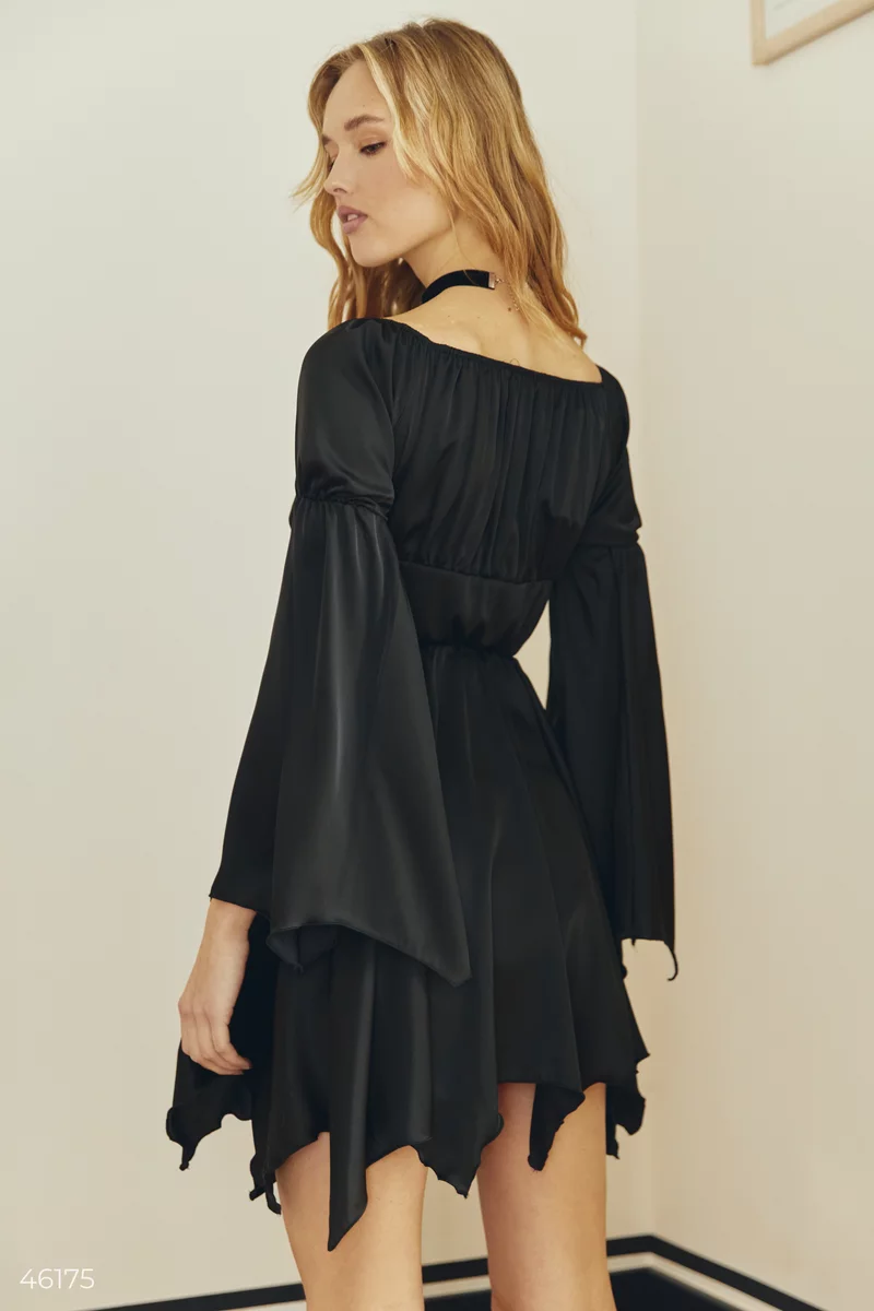Черное платье мини с рукавами-воланами фотография 5