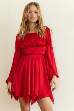 Красное платье мини с рукавами-воланами фотография 2