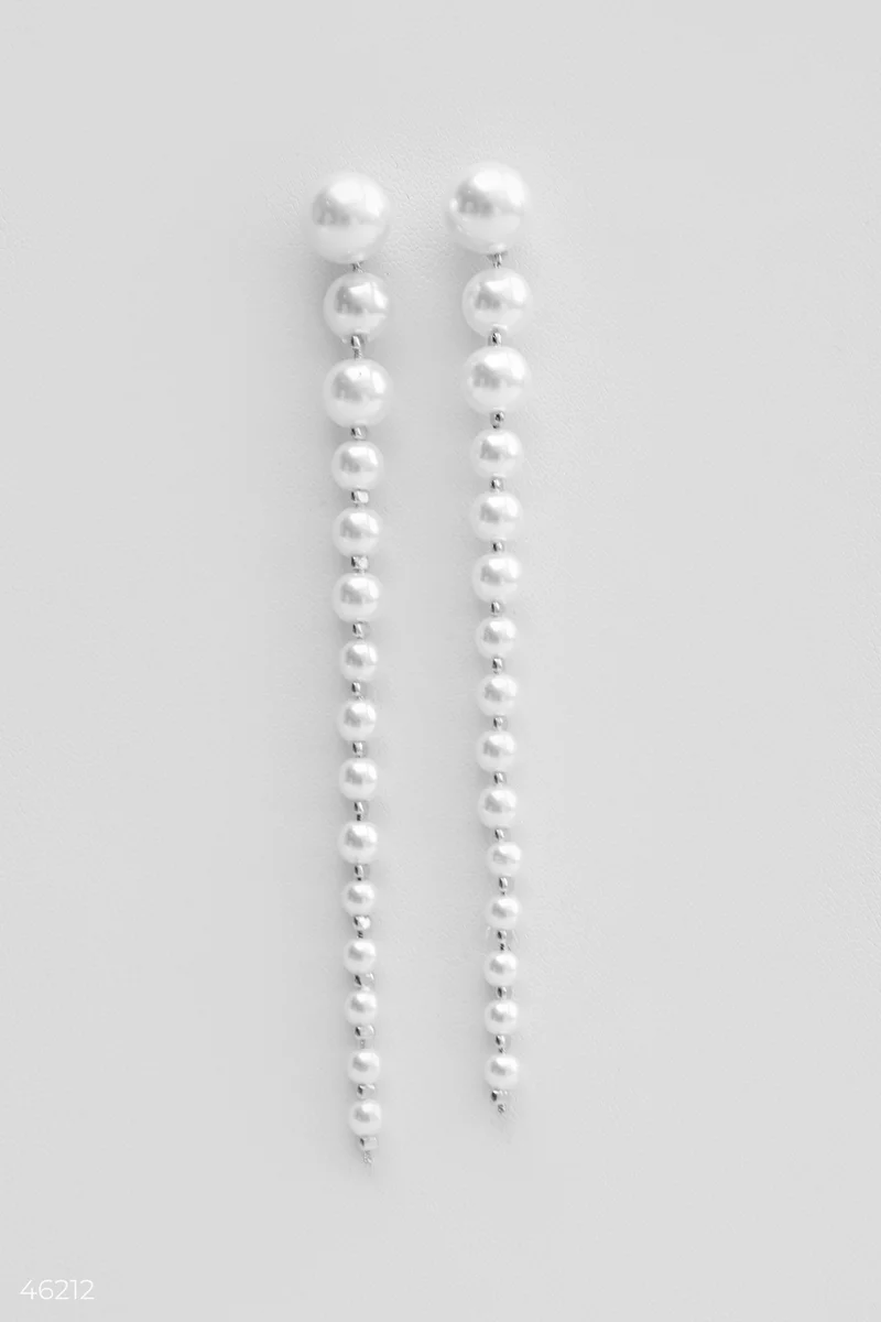 Серебристые длинные серьги-подвески с жемчугом фотография 5