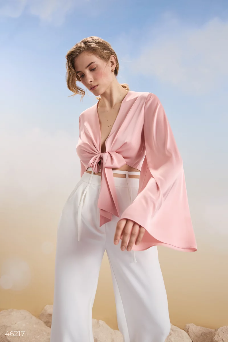 Укороченная розовая шелковая блуза фотография 2