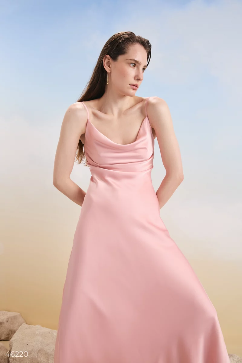 Рожева сукня максі на тонких бретелях фотографія 2