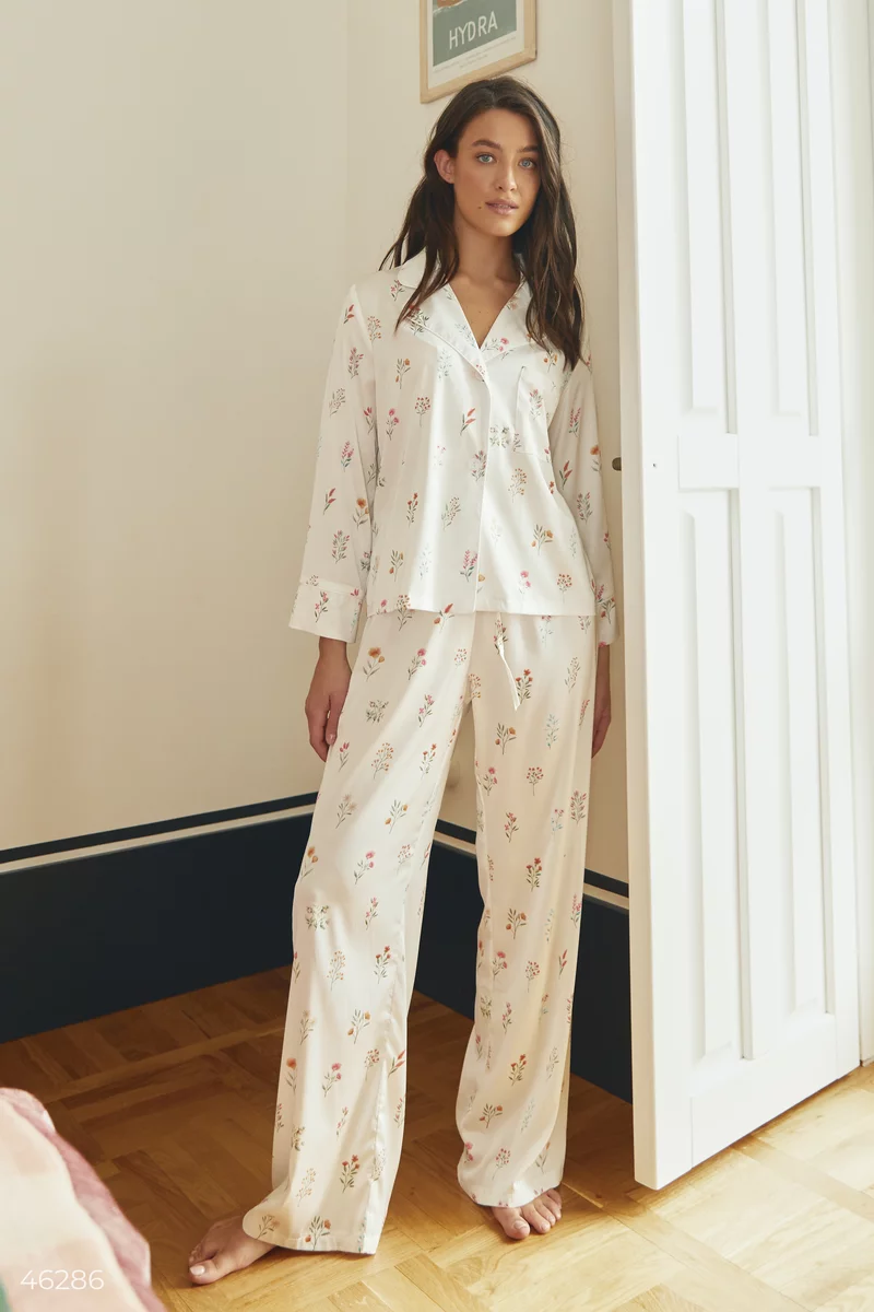 Шелковая пижама с цветочным принтом фотография 1