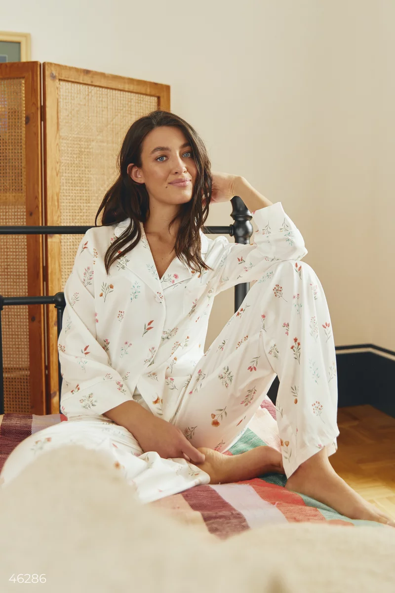 Шелковая пижама с цветочным принтом фотография 2