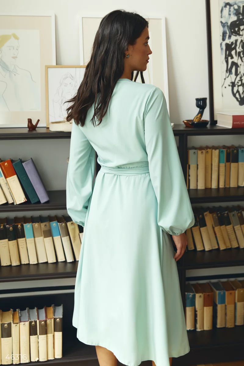 An olive-colored midi dress with a scent photo 4