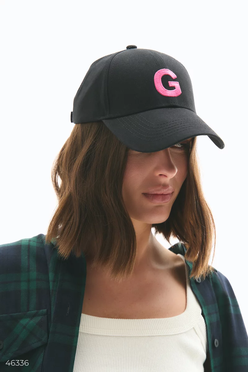 Black baseball cap with embroidered letter G photo 5