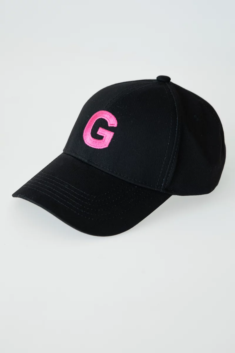 Black baseball cap with embroidered letter G (№ 46336
