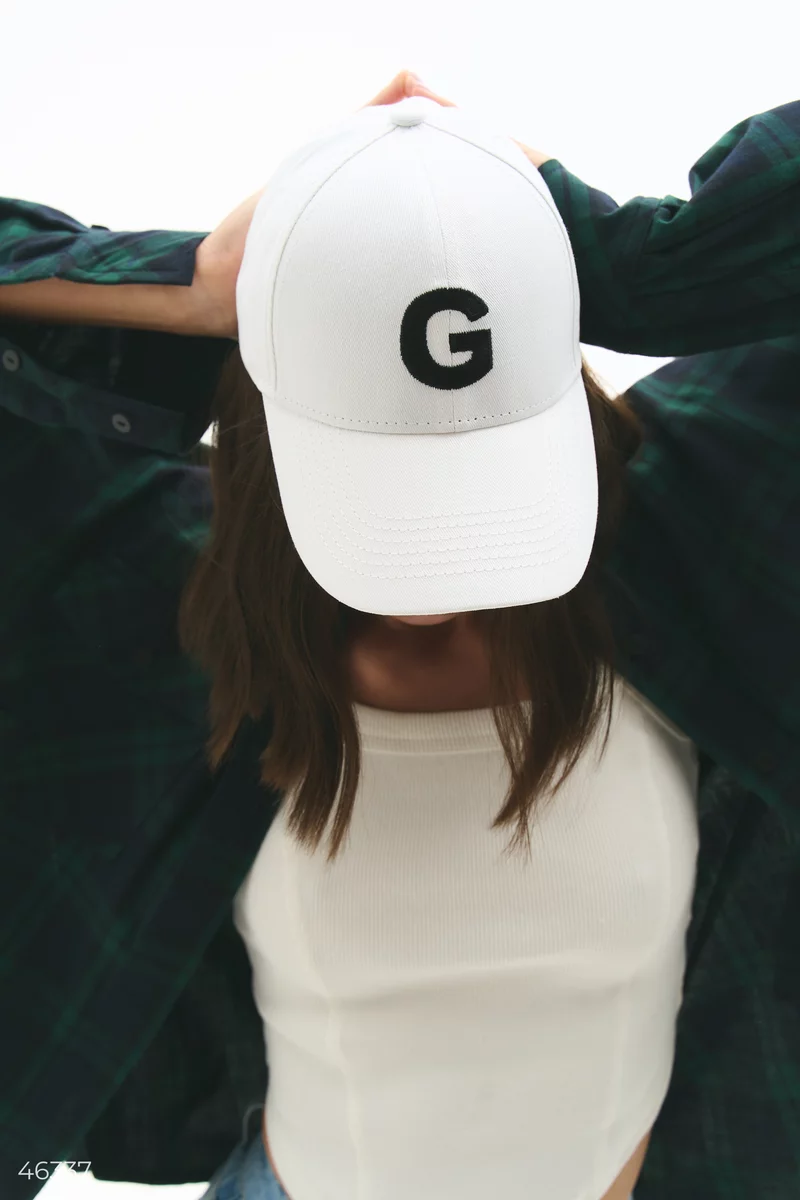 White baseball cap with embroidered letter G photo 2