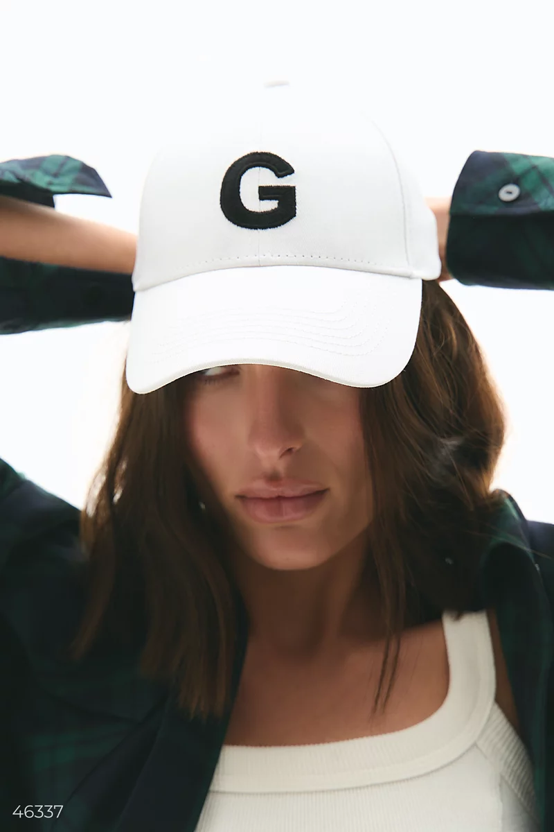 White baseball cap with embroidered letter G photo 3