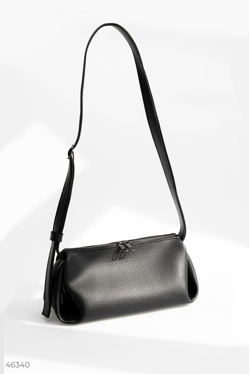 

Чорна сумка-багет з екошкіри