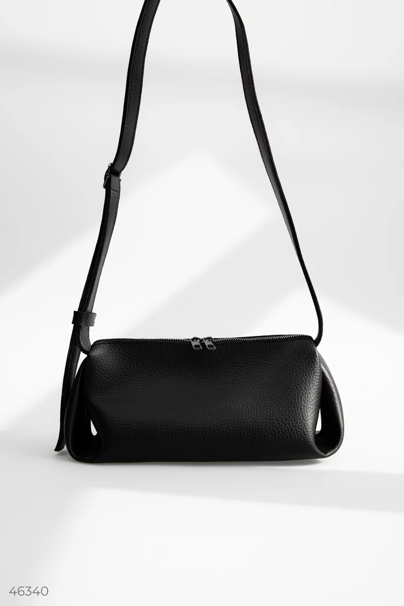 Черная сумка-багет из экокожи фотография 3