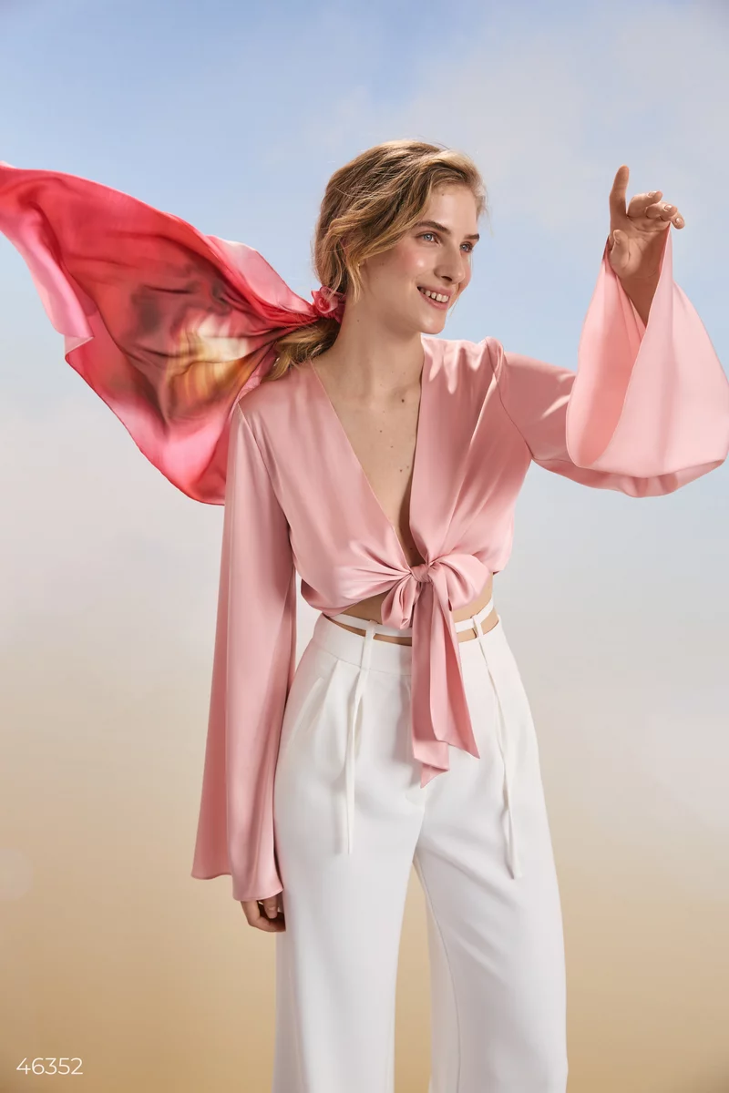 Розовый шелковый платок с принтом 'Мальва' фотография 1