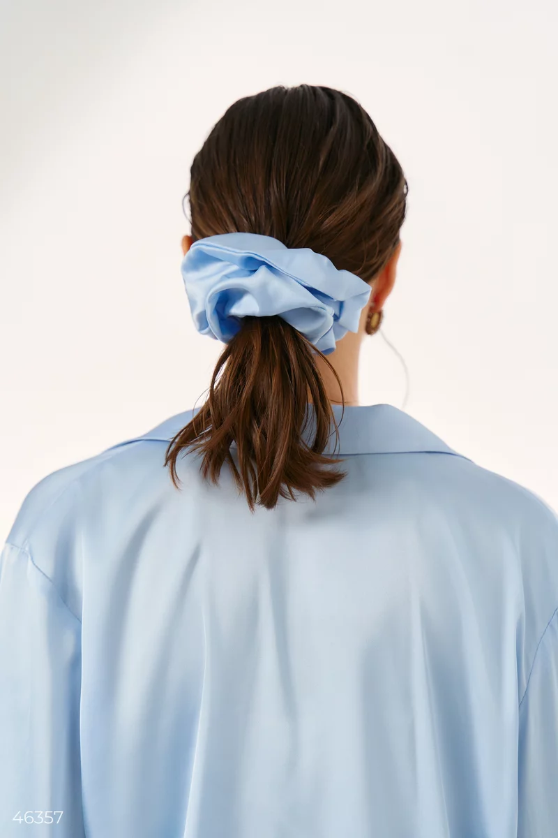 Блакитна шовкова резинка для волосся фотографія 2