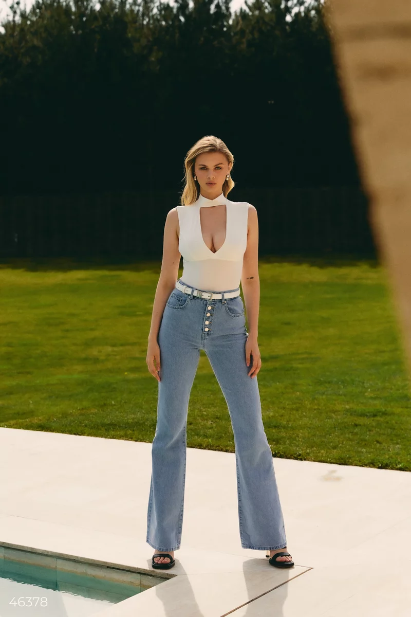 High-waisted blue flared jeans photo 2