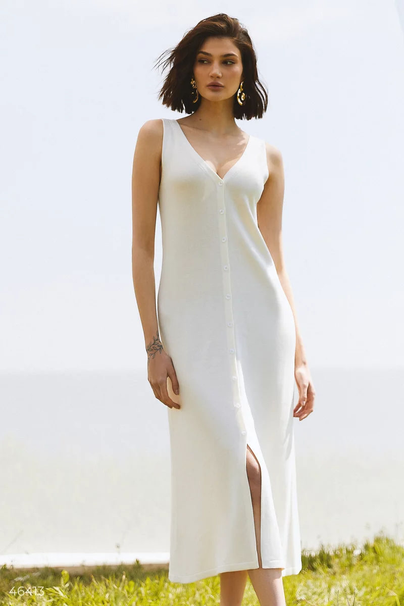 Молочна трикотажна сукня максі з гудзиками фотографія 1