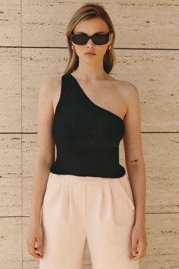 Black knitted one shoulder crop top photo 2