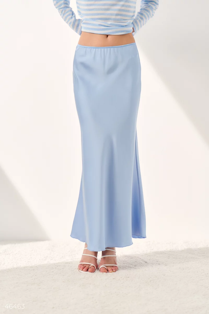 Голубая шелковая юбка макси фотография 3
