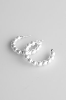 Round silver earrings with pearls