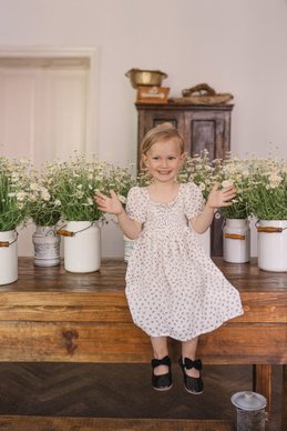 Розовое детское платье из натурального муслина фотография 2