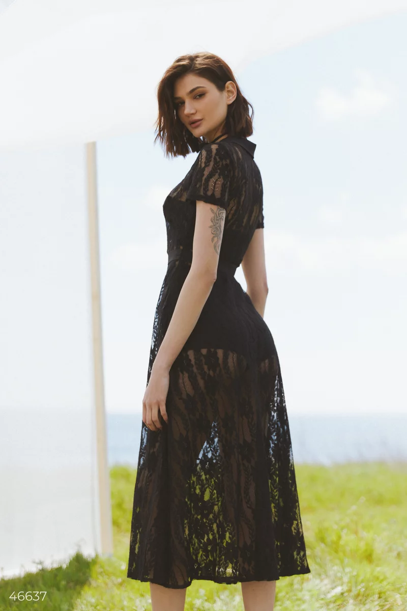 Чорна мереживна сукня міді фотографія 4