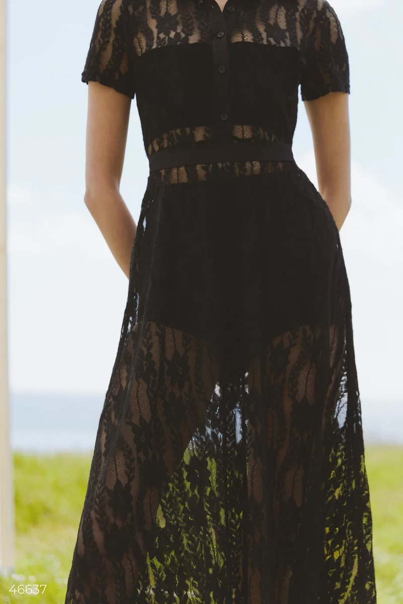 Чорна мереживна сукня міді фотографія 5