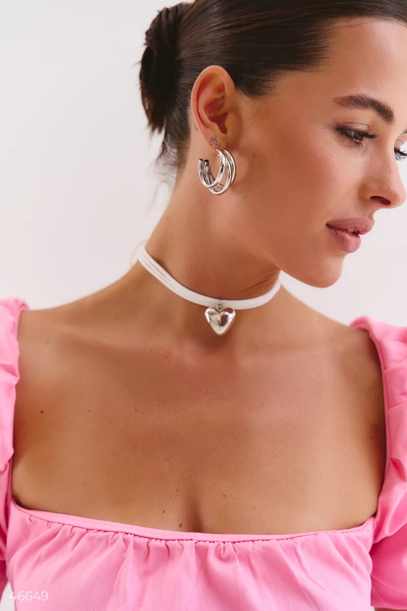 White choker with a silver heart photo 1