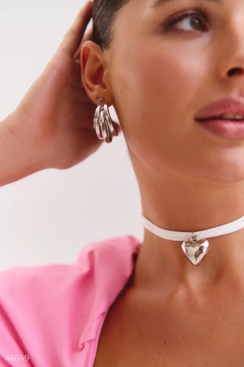 White choker with a silver heart photo 2