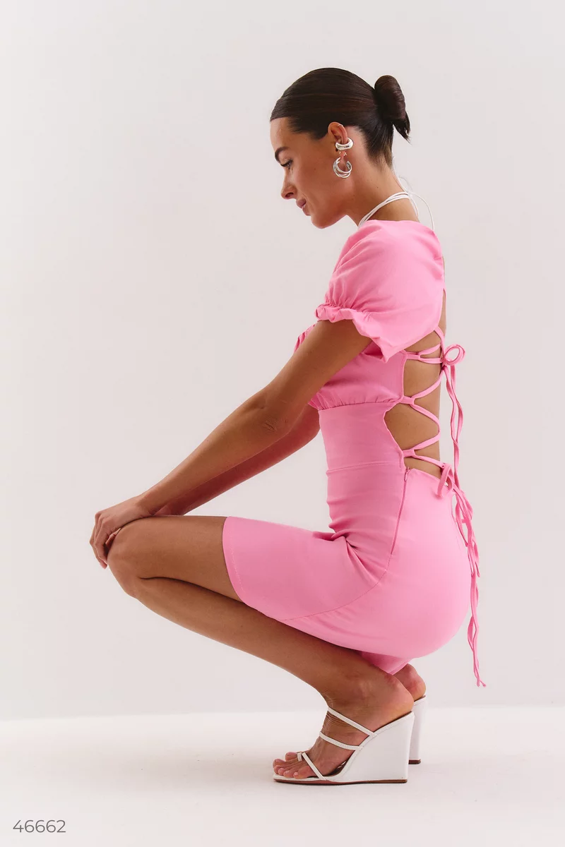 Розовое платье мини со шнуровкой фотография 1