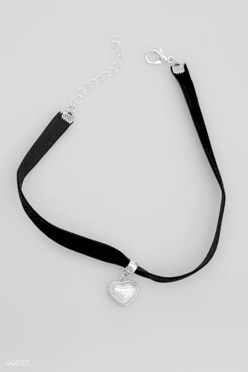 Black choker with heart pendant photo 2