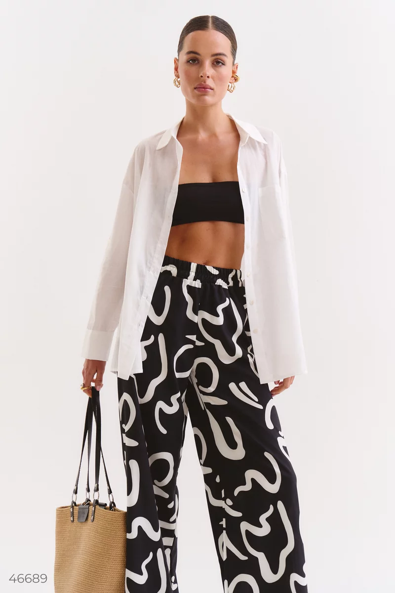 Pants with a black and white print photo 1