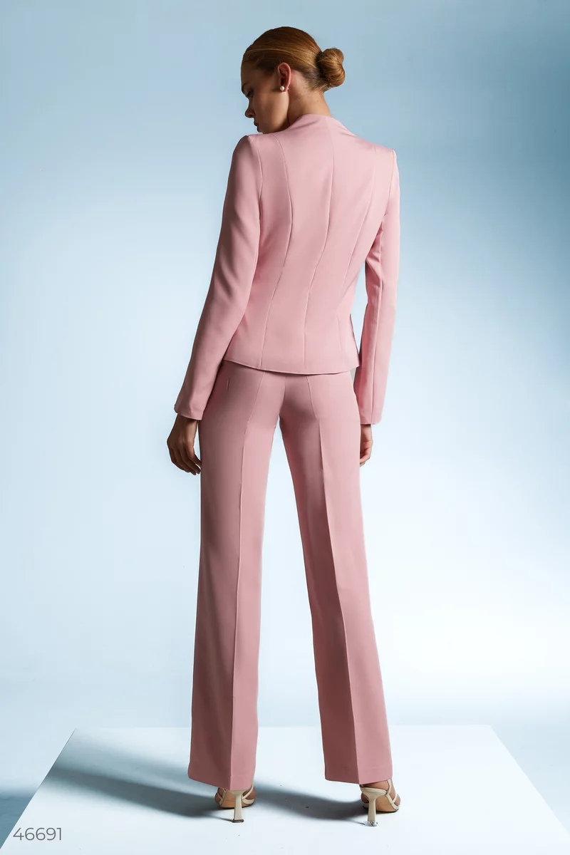 Розовый костюм с жакетом и брюками фотография 5
