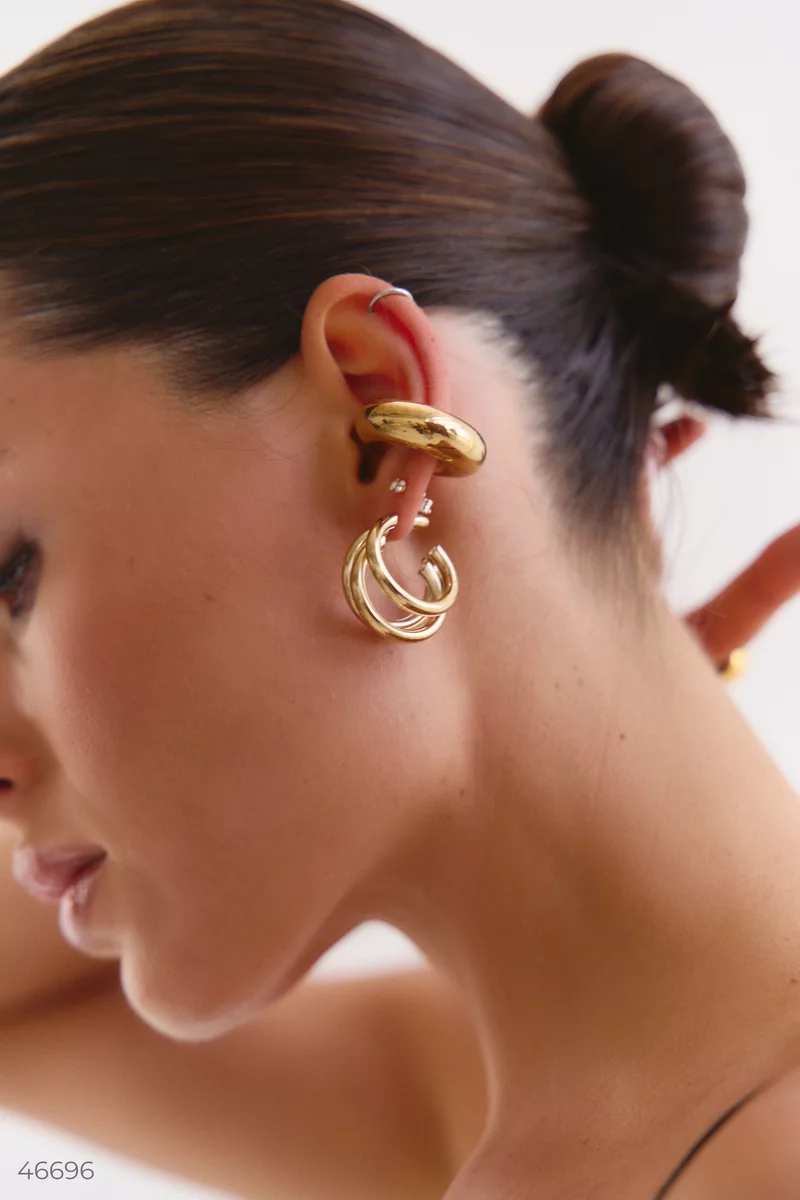 Golden earrings triple rings photo 2