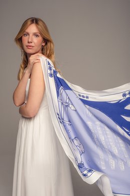Молочный шелковый платок с принтом сердца фотография 8