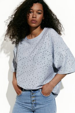 Gray oversized t-shirt with torn elements photo 2
