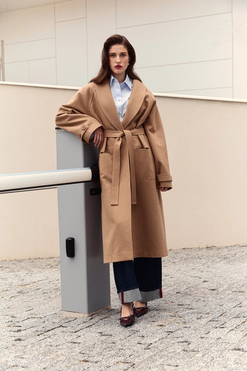 Beige long coat with side slits photo 4