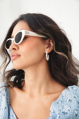 Молочні сонцезахисні окуляри з овальними лінзами фотографія 2