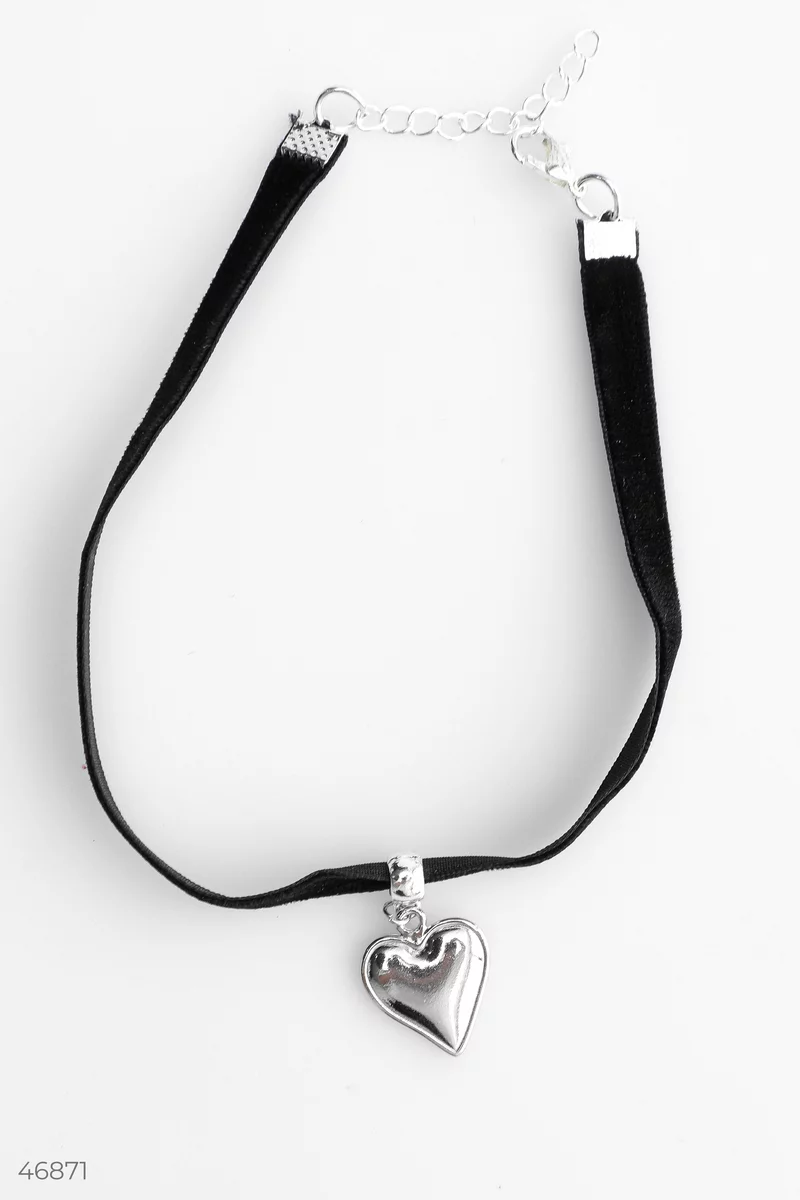 Чорний оксамитовий чокер із підвіскою серце фотографія 2