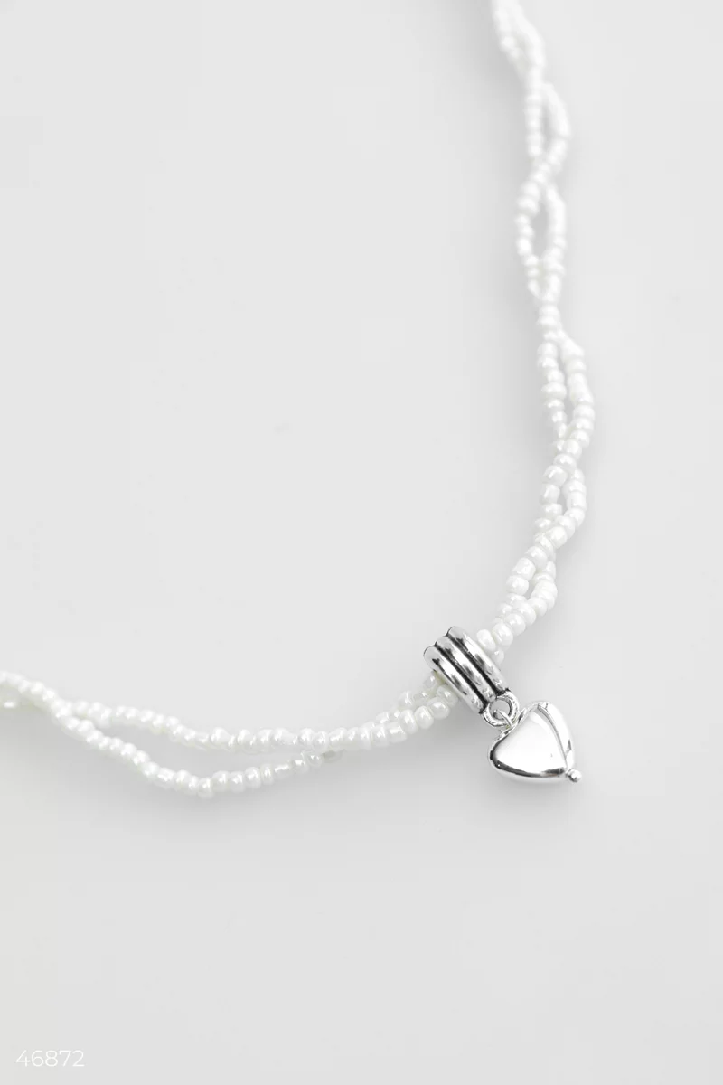 White choker with heart pendant photo 2