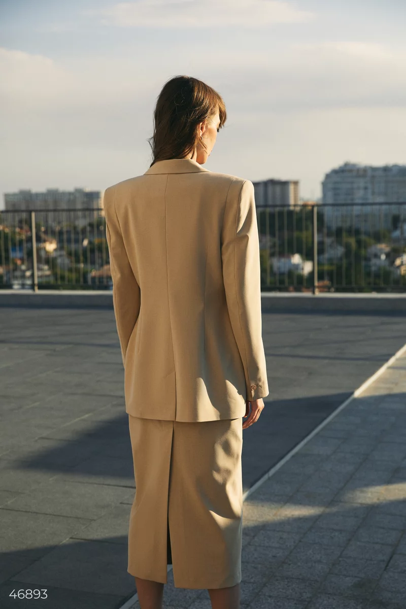 Beige single-breasted jacket with a fitted cut photo 4