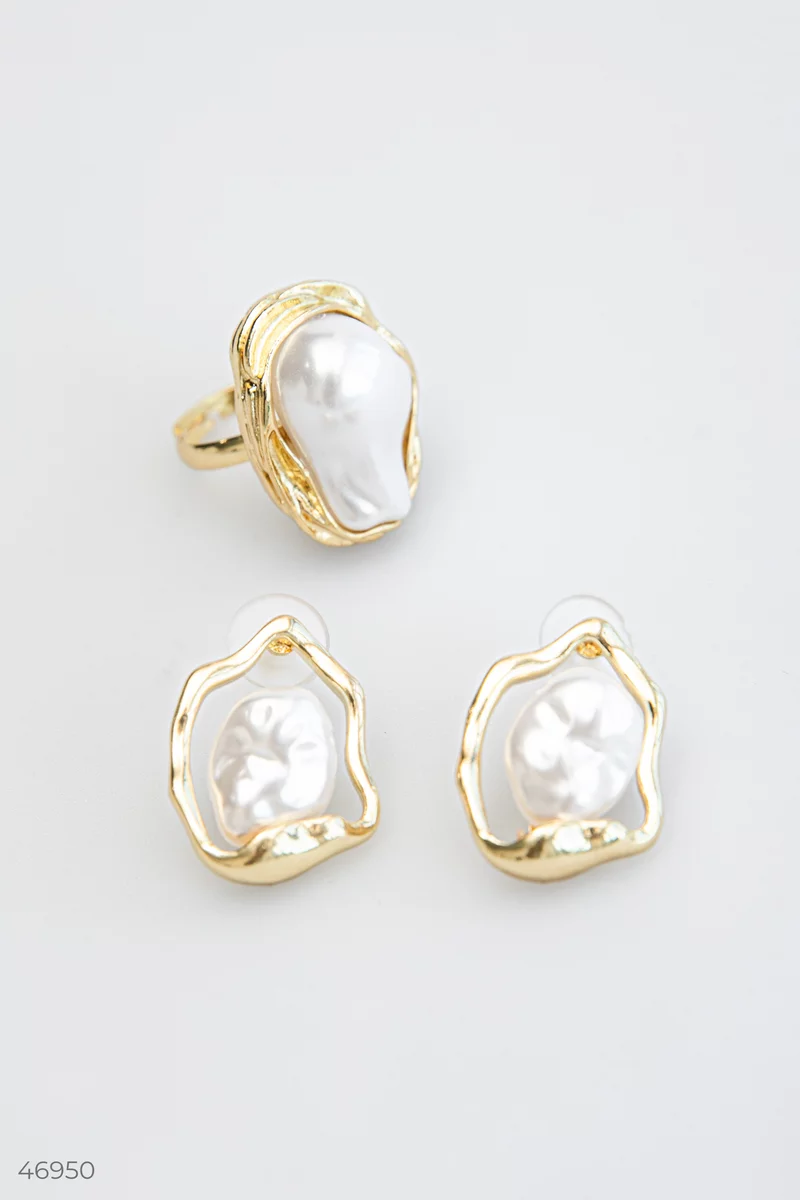 Golden earrings with a mother-of-pearl insert photo 3
