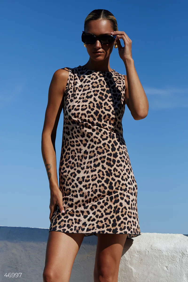 Платье-трапеция мини с леопардовым принтом фотография 1