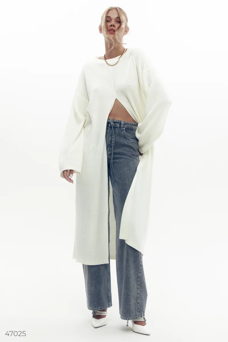 Long milk sweater with slit photo 4