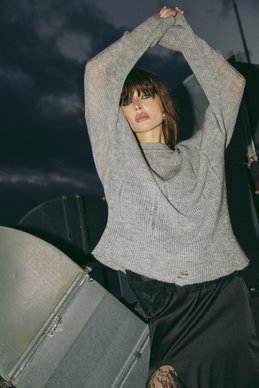 Long gray sweater with torn elements photo 2