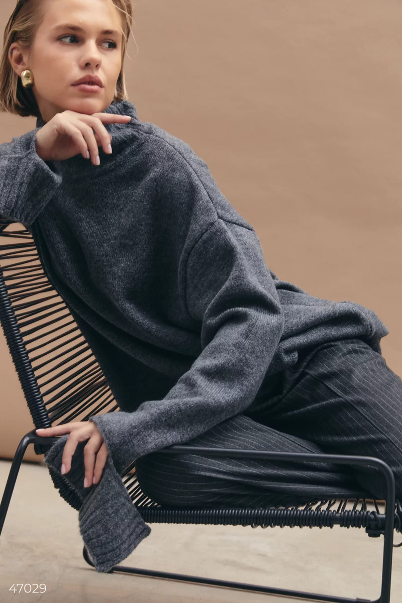 Gray oversized sweater with accent cuff photo 3