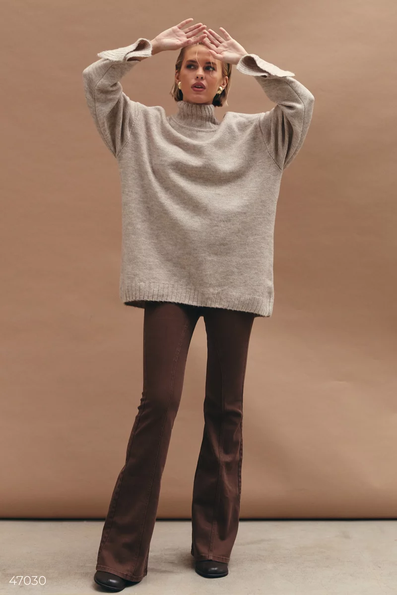 Beige oversized sweater with accent cuff photo 3