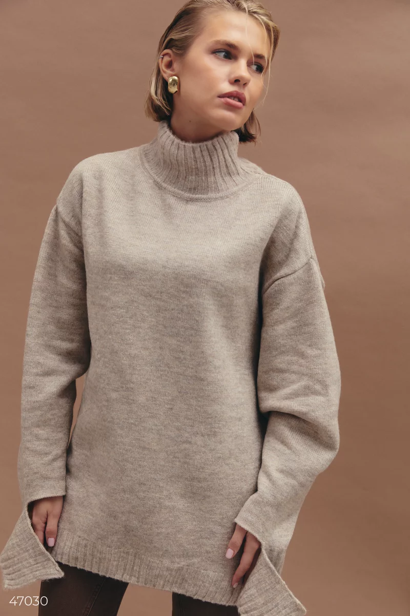 Beige oversized sweater with accent cuff photo 4