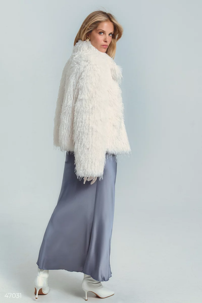 Milk short fur coat with buttons photo 3