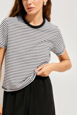 Basic striped t-shirt with a black collar