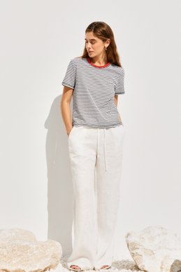 Basic striped t-shirt with a red collar